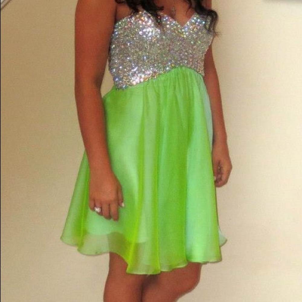 La Femme Prom Dress - Picture 2 of 5